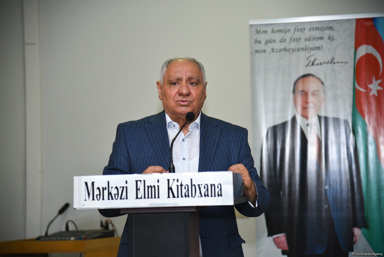 Bahəddin Həzinin "Göyün cazibə qüvvəsi" kitabının təqdimat mərasimi və imza günü keçirilib (FOTO)