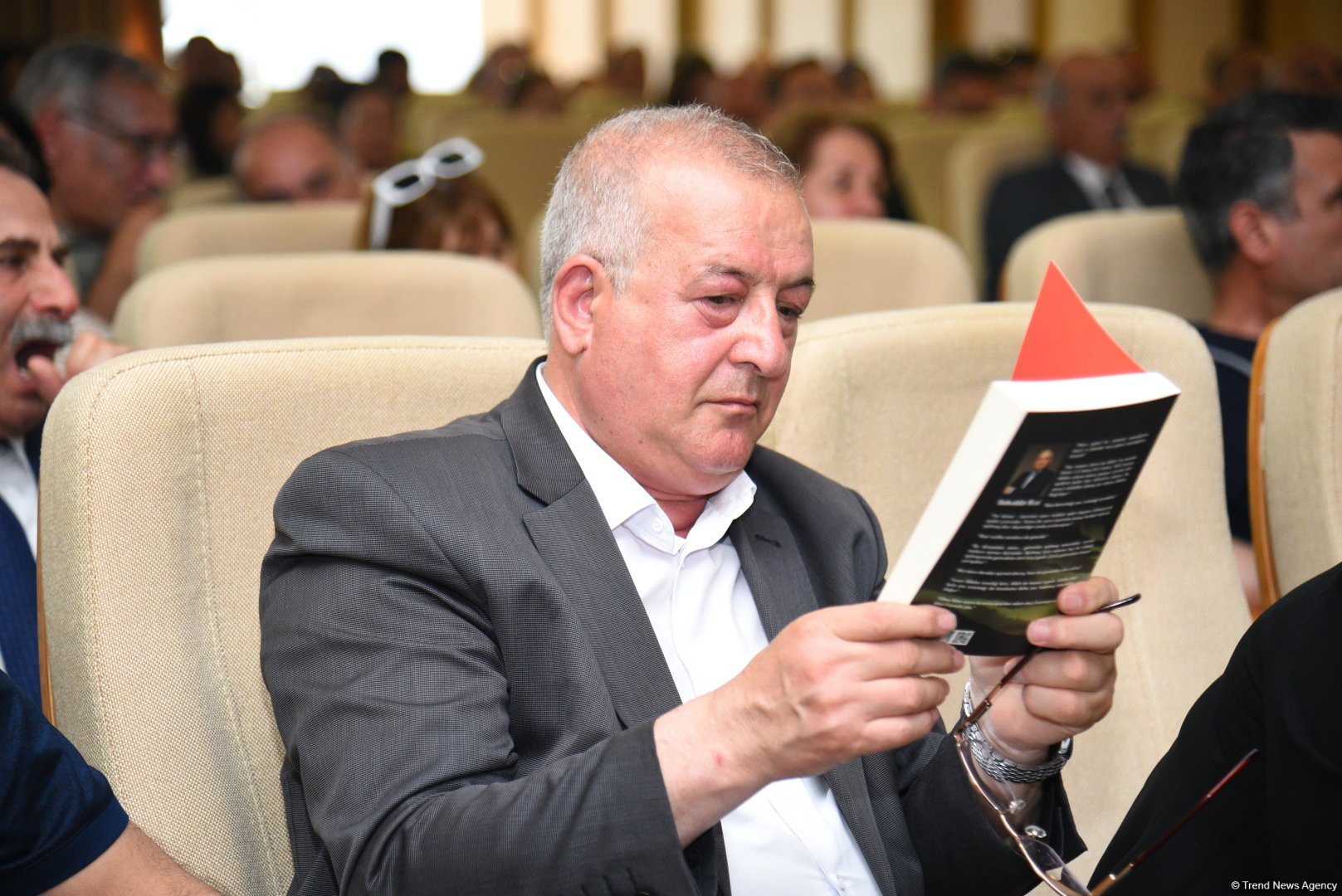 Bahəddin Həzinin "Göyün cazibə qüvvəsi" kitabının təqdimat mərasimi və imza günü keçirilib (FOTO)
