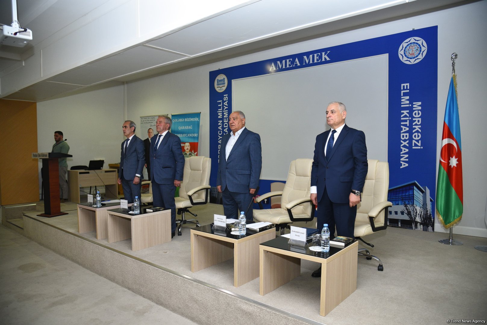 Bahəddin Həzinin "Göyün cazibə qüvvəsi" kitabının təqdimat mərasimi və imza günü keçirilib (FOTO)