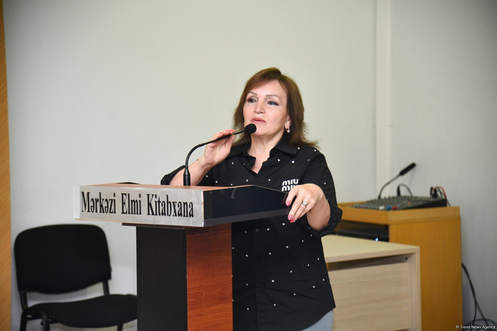 Bahəddin Həzinin "Göyün cazibə qüvvəsi" kitabının təqdimat mərasimi və imza günü keçirilib (FOTO)