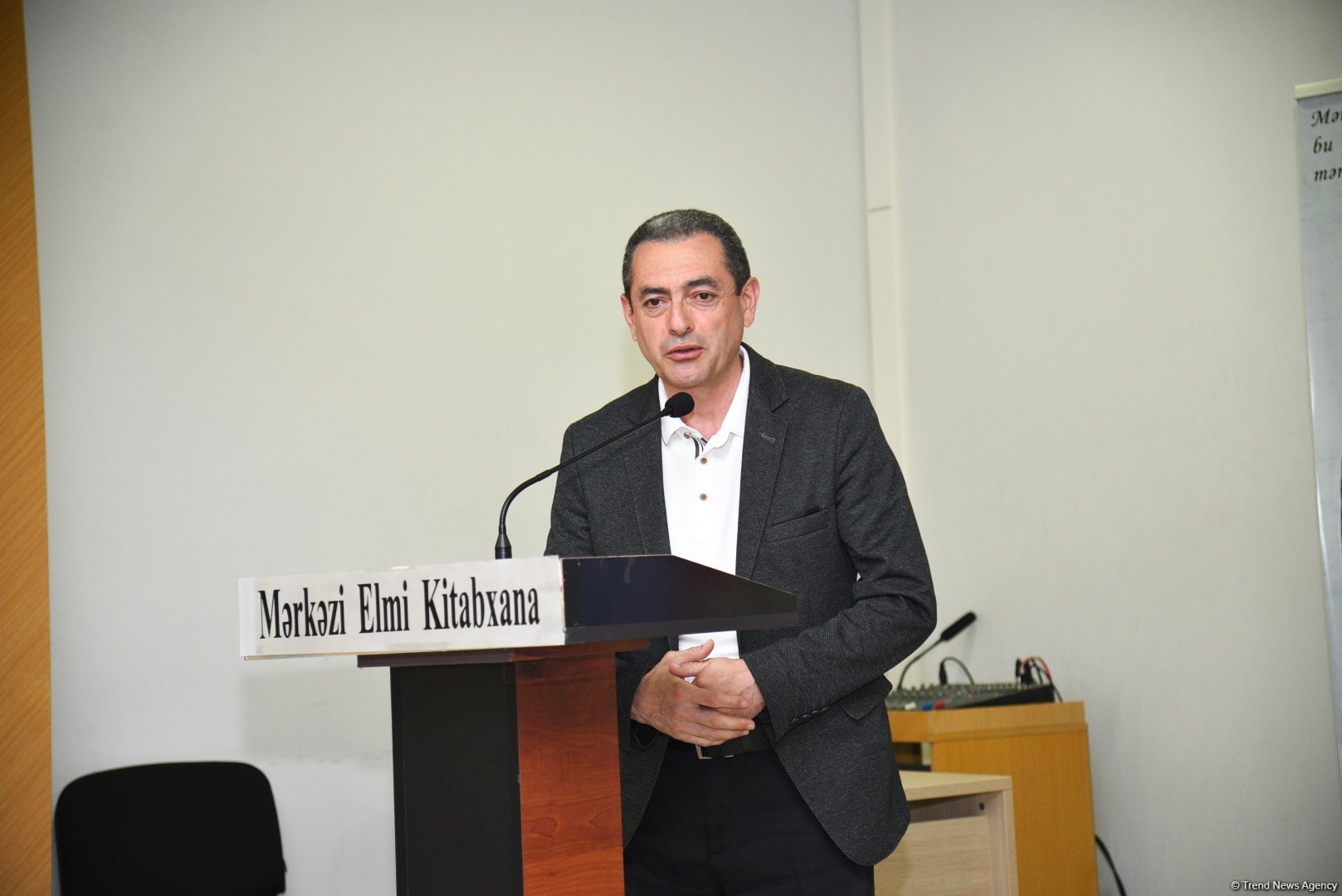 Bahəddin Həzinin "Göyün cazibə qüvvəsi" kitabının təqdimat mərasimi və imza günü keçirilib (FOTO)