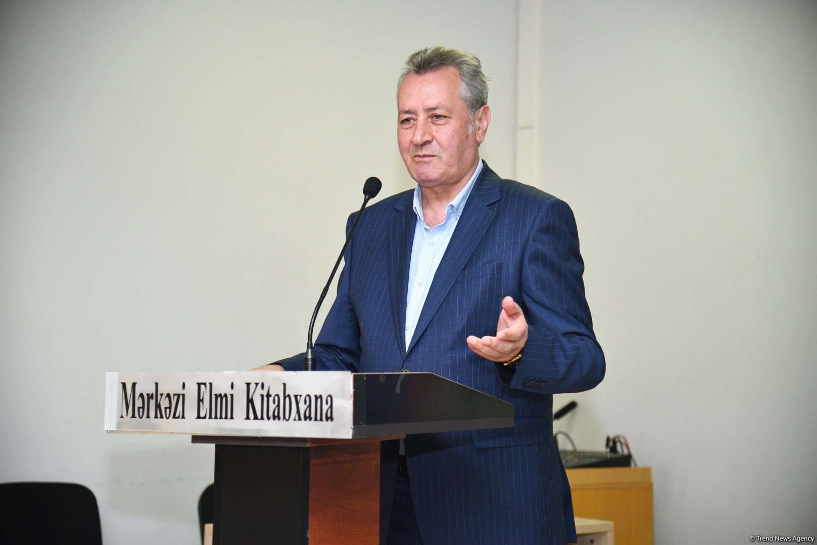 Bahəddin Həzinin "Göyün cazibə qüvvəsi" kitabının təqdimat mərasimi və imza günü keçirilib (FOTO)