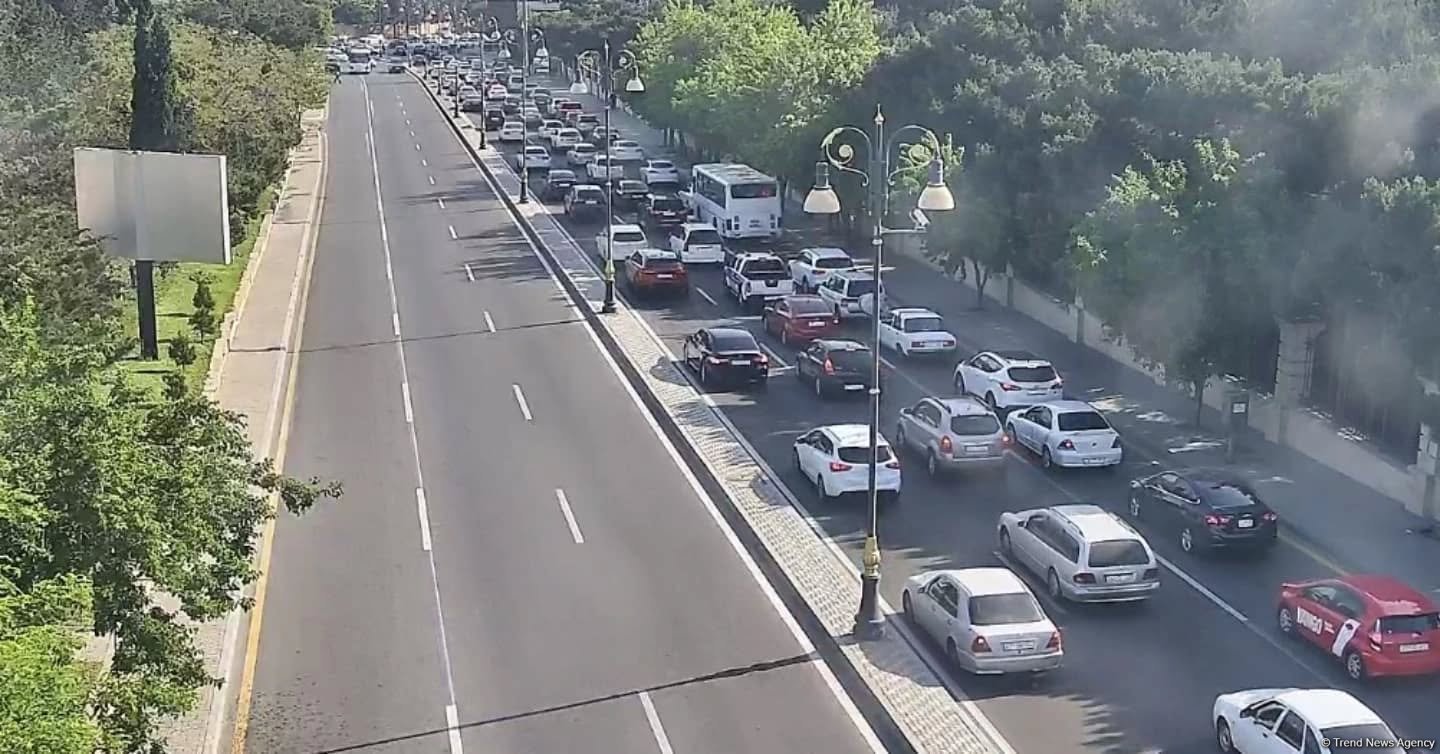 Sürücülərin NƏZƏRİNƏ: Paytaxtın bir sıra yollarında tıxac var - SİYAHI (FOTO)
