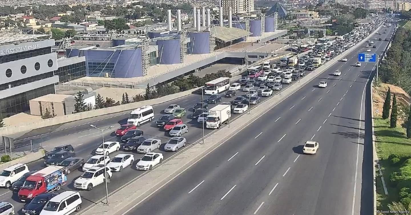 Sürücülərin NƏZƏRİNƏ: Paytaxtın bir sıra yollarında tıxac var - SİYAHI (FOTO)