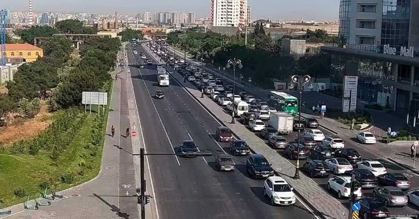 Sürücülərin NƏZƏRİNƏ: Paytaxtın bir sıra yollarında tıxac var - SİYAHI (FOTO)