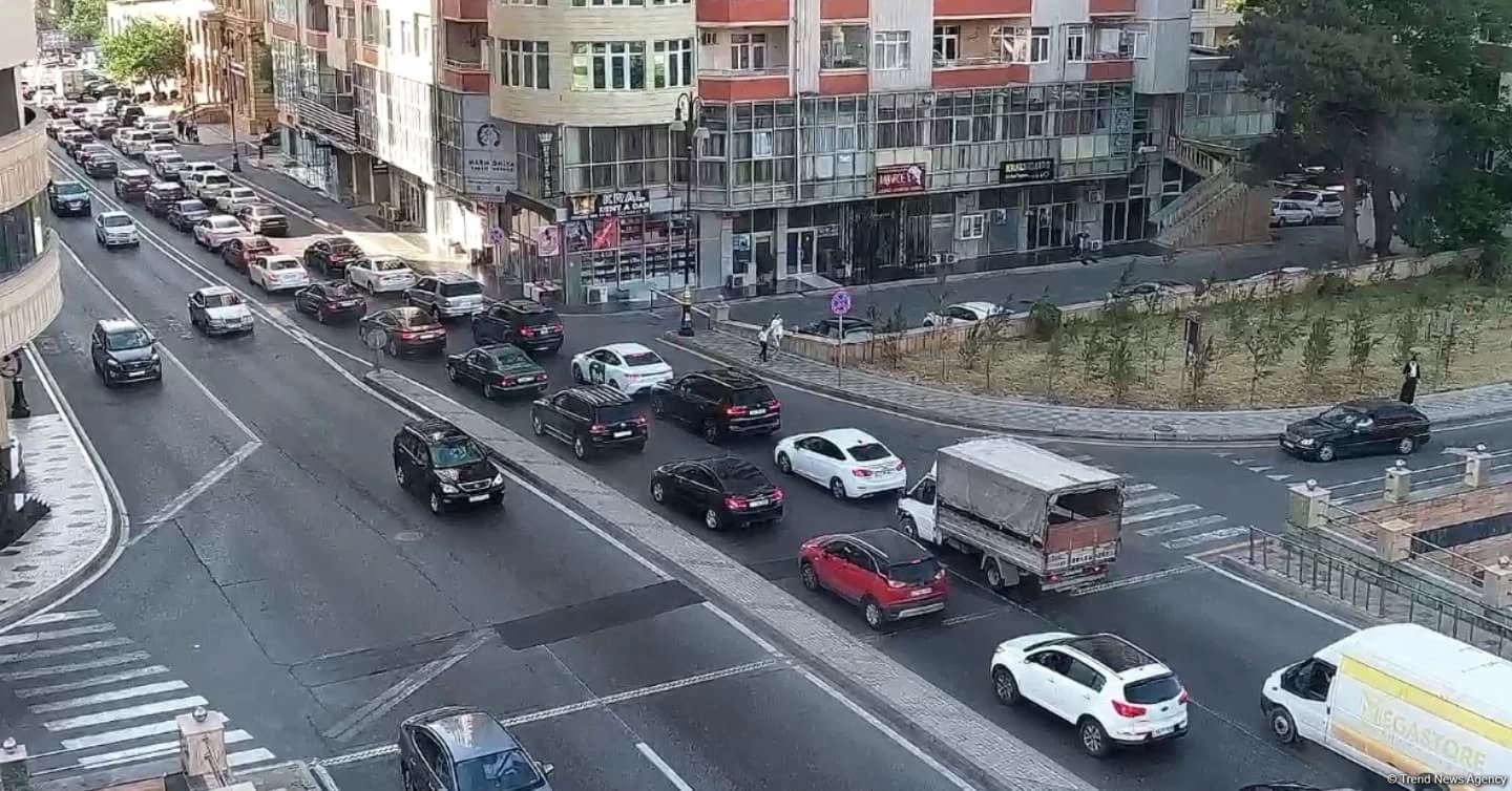 Sürücülərin NƏZƏRİNƏ: Paytaxtın bir sıra yollarında tıxac var - SİYAHI (FOTO)