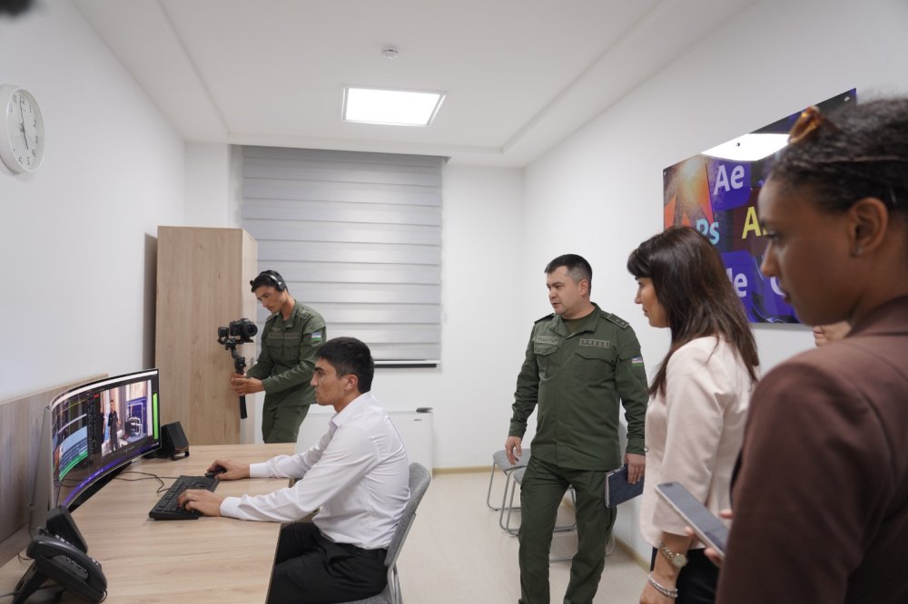 Azərbaycan nümayəndə heyəti Özbəkistan Müdafiə Nazirliyinin mətbuat xidmətinin fəaliyyəti ilə tanış olub (FOTO)