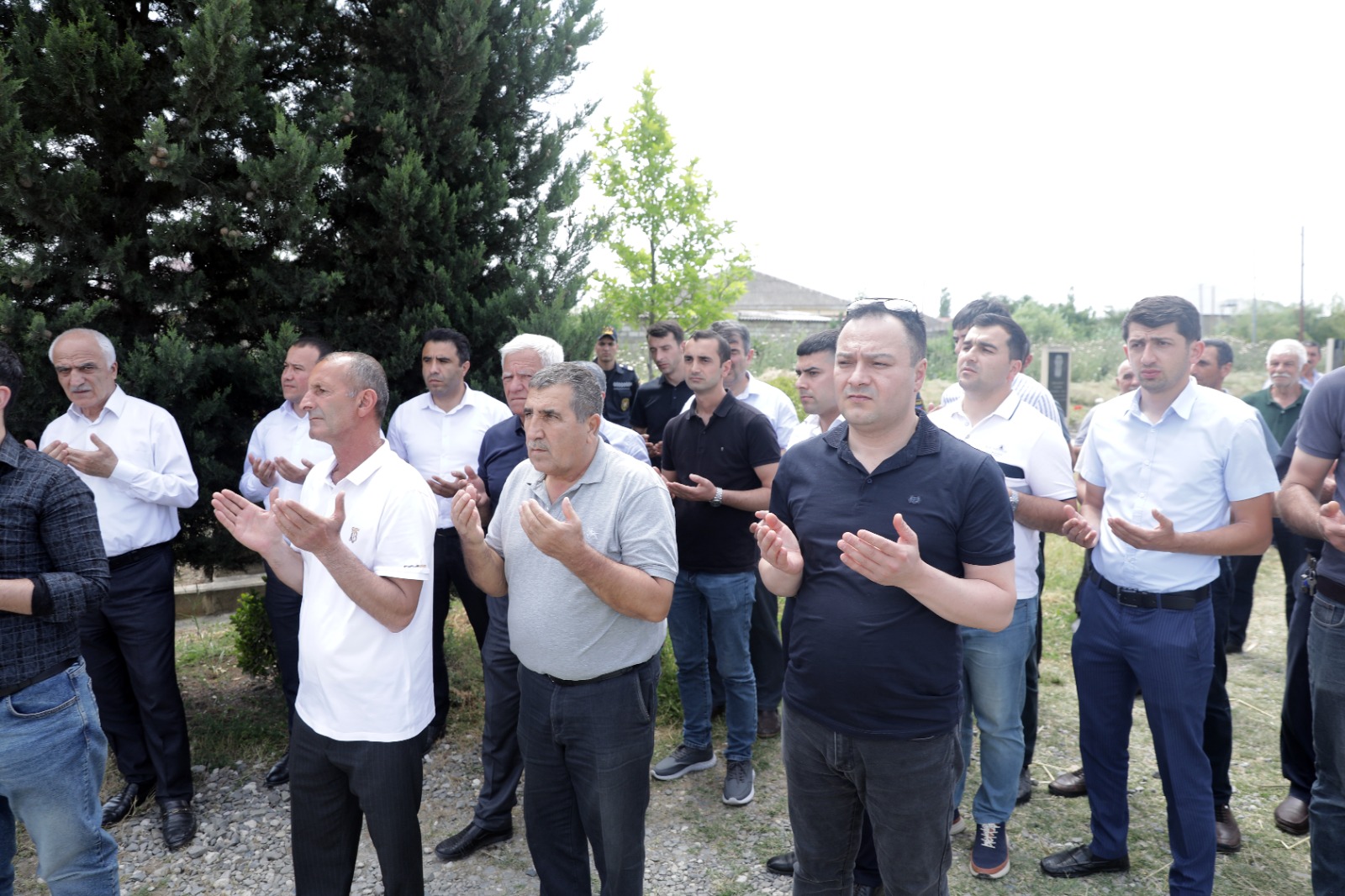 Xaçmazda şəhid atasının dəfn mərasimi keçirilib (FOTO)