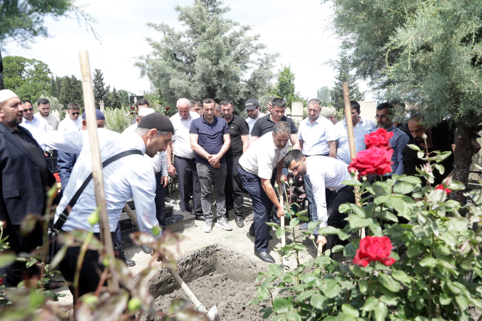 Xaçmazda şəhid atasının dəfn mərasimi keçirilib (FOTO)