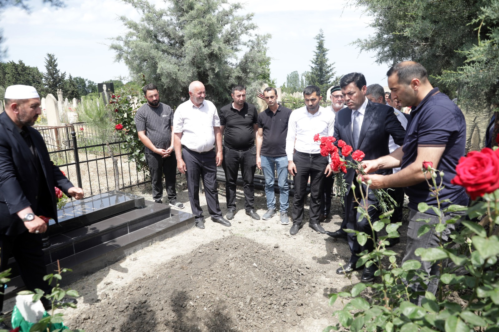 Xaçmazda şəhid atasının dəfn mərasimi keçirilib (FOTO)