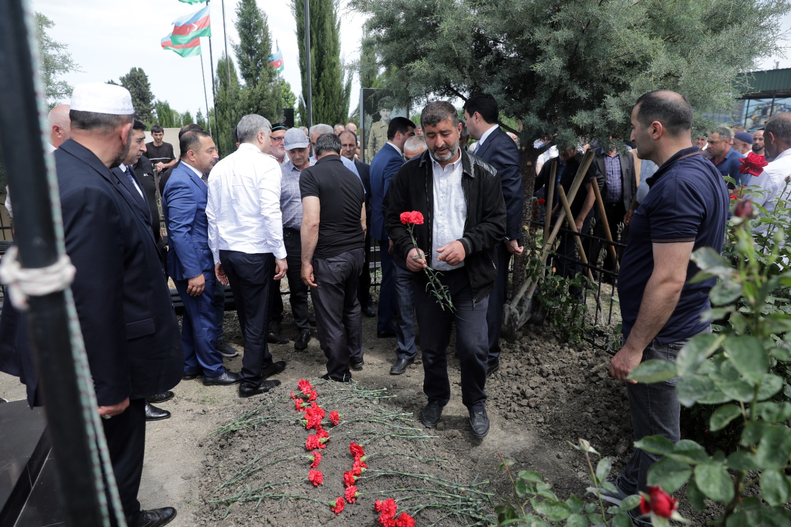 Xaçmazda şəhid atasının dəfn mərasimi keçirilib (FOTO)