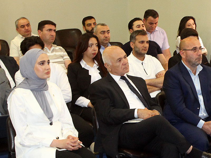 Azərbaycan klublarına lisenziyalar təqdim olunub (FOTO)