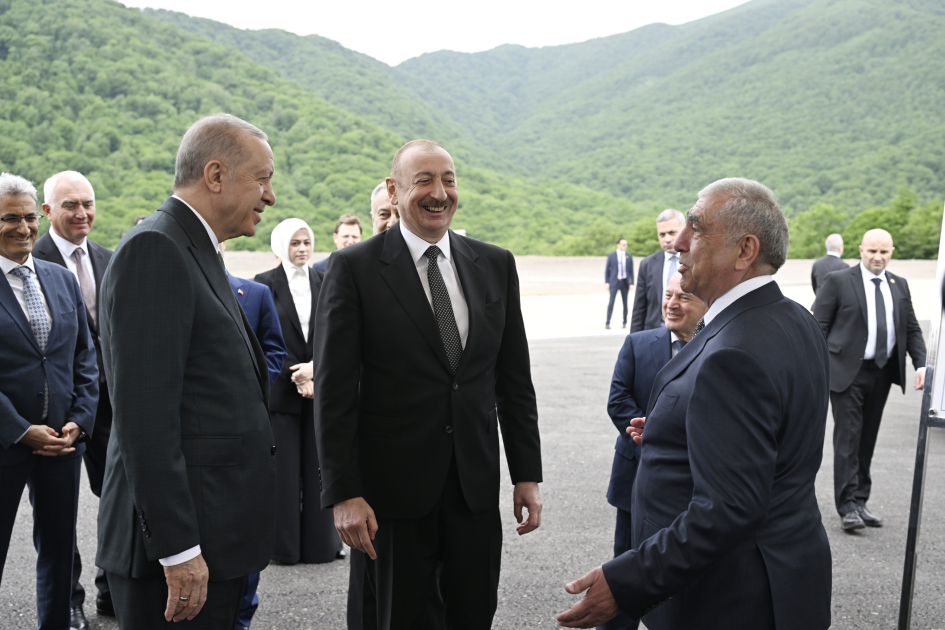 Prezident İlham Əliyev və Prezident Rəcəb Tayyib Ərdoğan Kəlbəcər-Laçın avtomobil yolunda görülən tikinti işləri ilə tanış olublar (FOTO/VİDEO) (YENİLƏNİB)