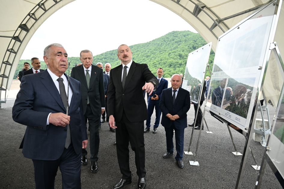 Prezident İlham Əliyev və Prezident Rəcəb Tayyib Ərdoğan Kəlbəcər-Laçın avtomobil yolunda görülən tikinti işləri ilə tanış olublar (FOTO/VİDEO) (YENİLƏNİB)