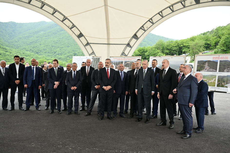 Prezident İlham Əliyev və Prezident Rəcəb Tayyib Ərdoğan Kəlbəcər-Laçın avtomobil yolunda görülən tikinti işləri ilə tanış olublar (FOTO/VİDEO) (YENİLƏNİB)