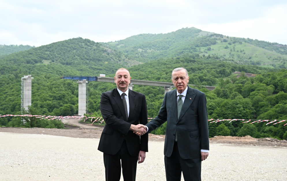 Prezident İlham Əliyev və Prezident Rəcəb Tayyib Ərdoğan Kəlbəcər-Laçın avtomobil yolunda görülən tikinti işləri ilə tanış olublar (FOTO/VİDEO) (YENİLƏNİB)