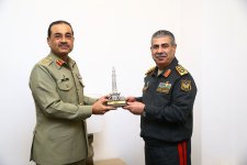 Zakir Həsənov və Pakistan Quru Qoşunları komandanı birgə təlimlərin intensivliyinin artırılmasını müzakirə ediblər (FOTO)