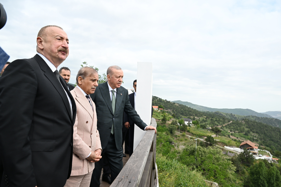 Prezident İlham Əliyev, Türkiyə Prezidenti və Pakistanın Baş naziri Laçın şəhərində seyrəngahda olublar (FOTO/VİDEO)