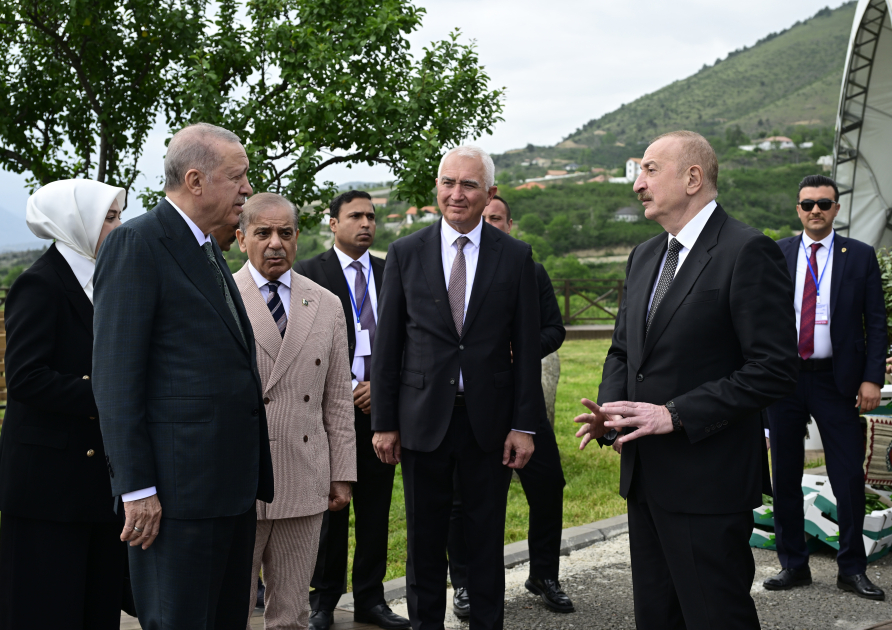 Prezident İlham Əliyev, Türkiyə Prezidenti və Pakistanın Baş naziri Laçın şəhərində seyrəngahda olublar (FOTO/VİDEO)