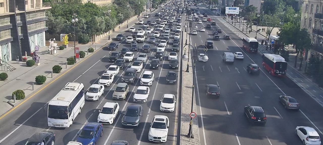 Sürücülərin NƏZƏRİNƏ: Bakıda bu yollarda sıxlıq var - SİYAHI (FOTO)