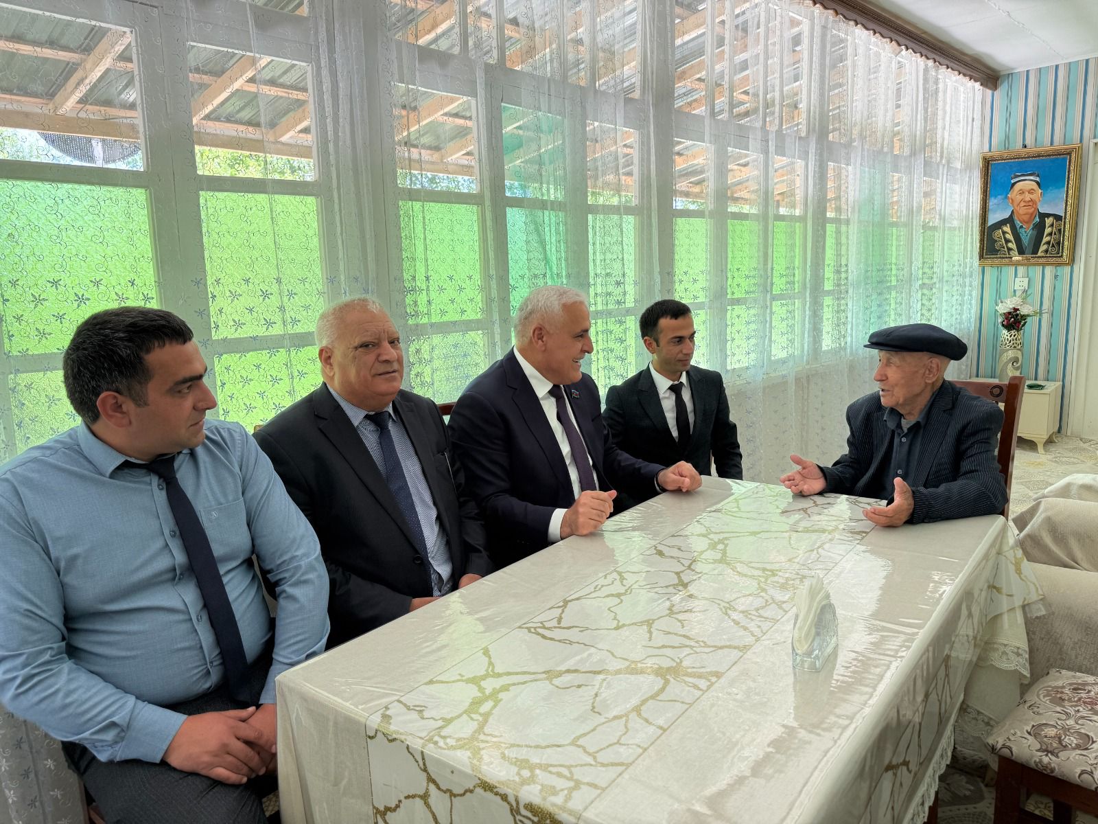 Vüqar Rəhimzadə Ordubadda şəhid ailələrini və Culfada 100 yaşlı sakini evlərində ziyarət edib (FOTO)