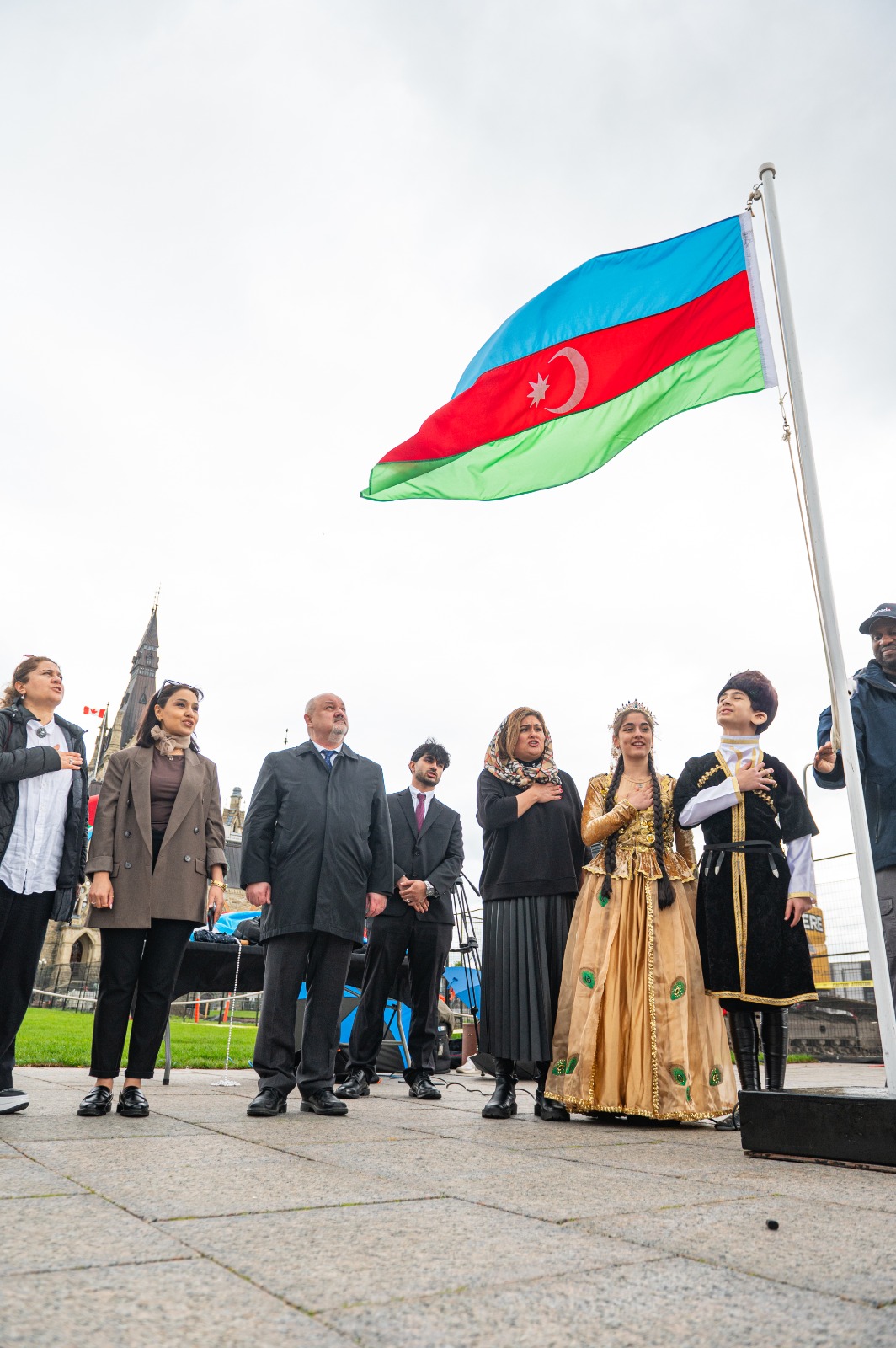 Kanada parlamentinin önündə Azərbaycan bayrağı qaldırılıb