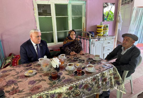 Vüqar Rəhimzadə Ordubadda şəhid ailələrini və Culfada 100 yaşlı sakini evlərində ziyarət edib (FOTO)