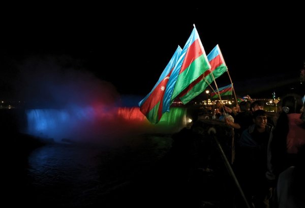 Niaqara şəlaləsi Azərbaycan bayrağının rəngləri ilə işıqlandırılıb (FOTO)