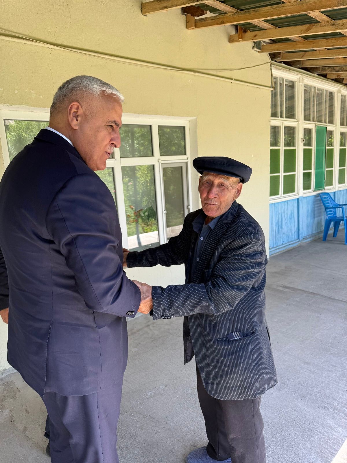 Vüqar Rəhimzadə Ordubadda şəhid ailələrini və Culfada 100 yaşlı sakini evlərində ziyarət edib (FOTO)