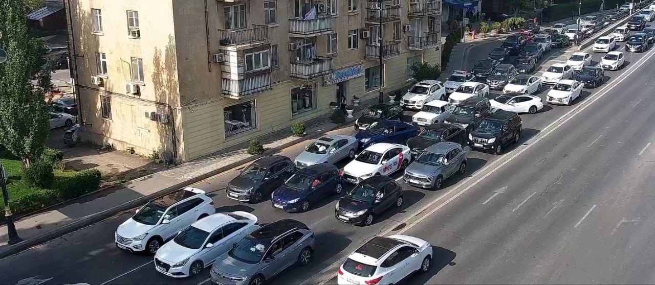 Sürücülərin NƏZƏRİNƏ: Bakıda bu yollarda sıxlıq var - SİYAHI (FOTO)