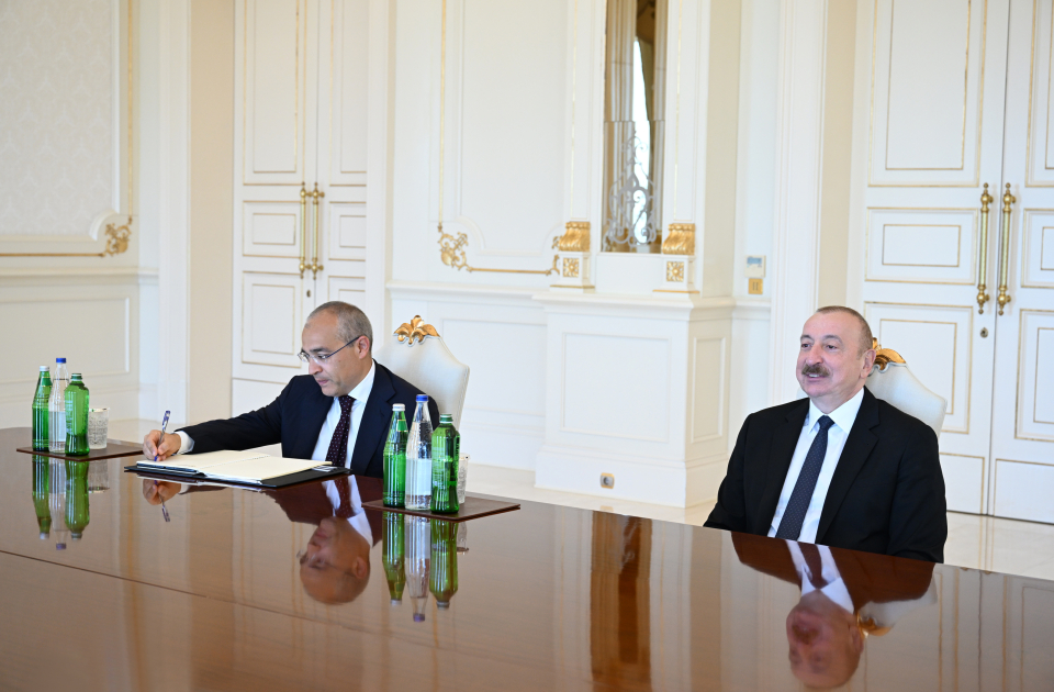 Prezident İlham Əliyev Birləşmiş Ərəb Əmirliklərinin iş adamlarından ibarət nümayəndə heyətini qəbul edib (FOTO/VİDEO)