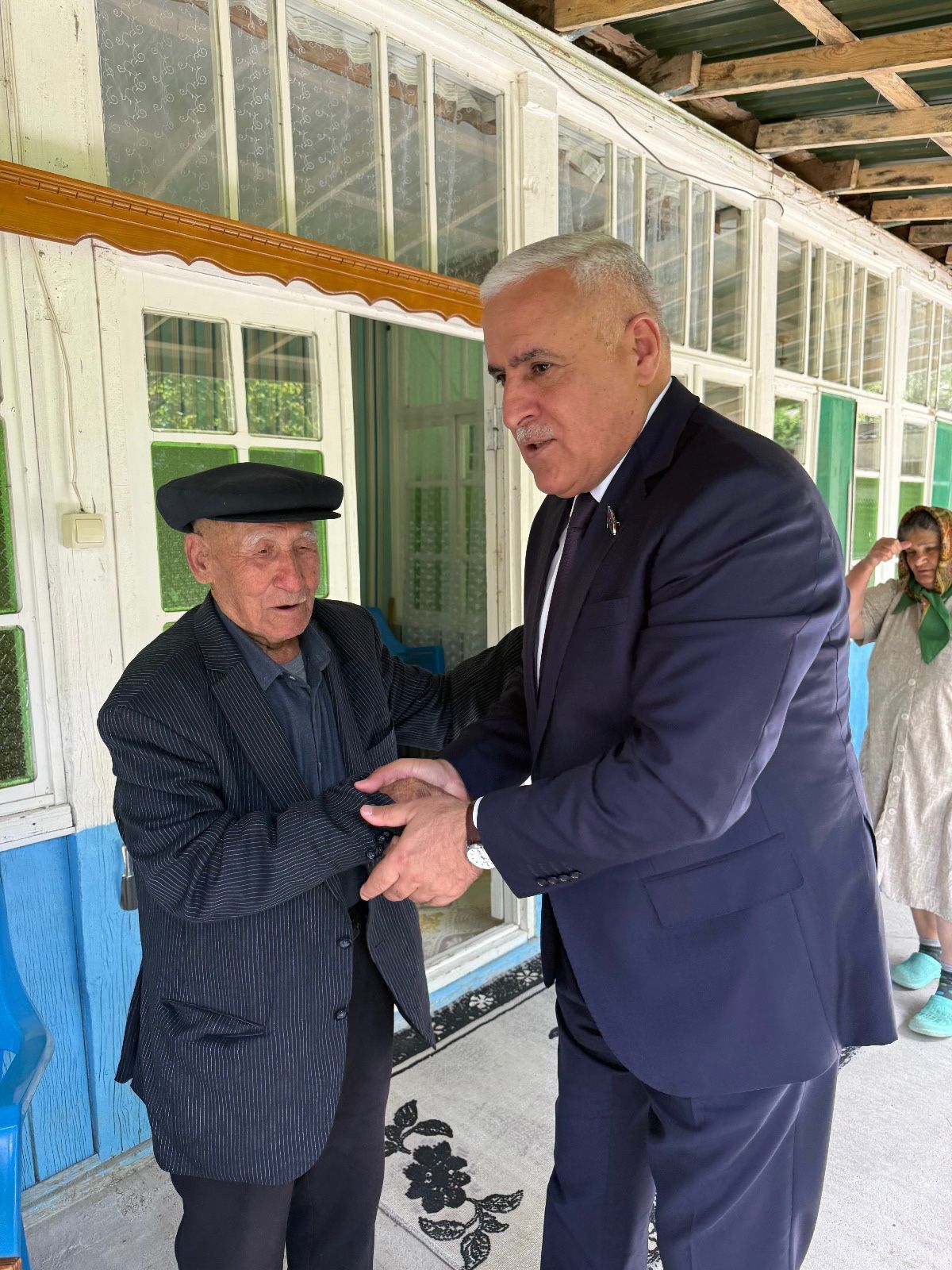 Vüqar Rəhimzadə Ordubadda şəhid ailələrini və Culfada 100 yaşlı sakini evlərində ziyarət edib (FOTO)