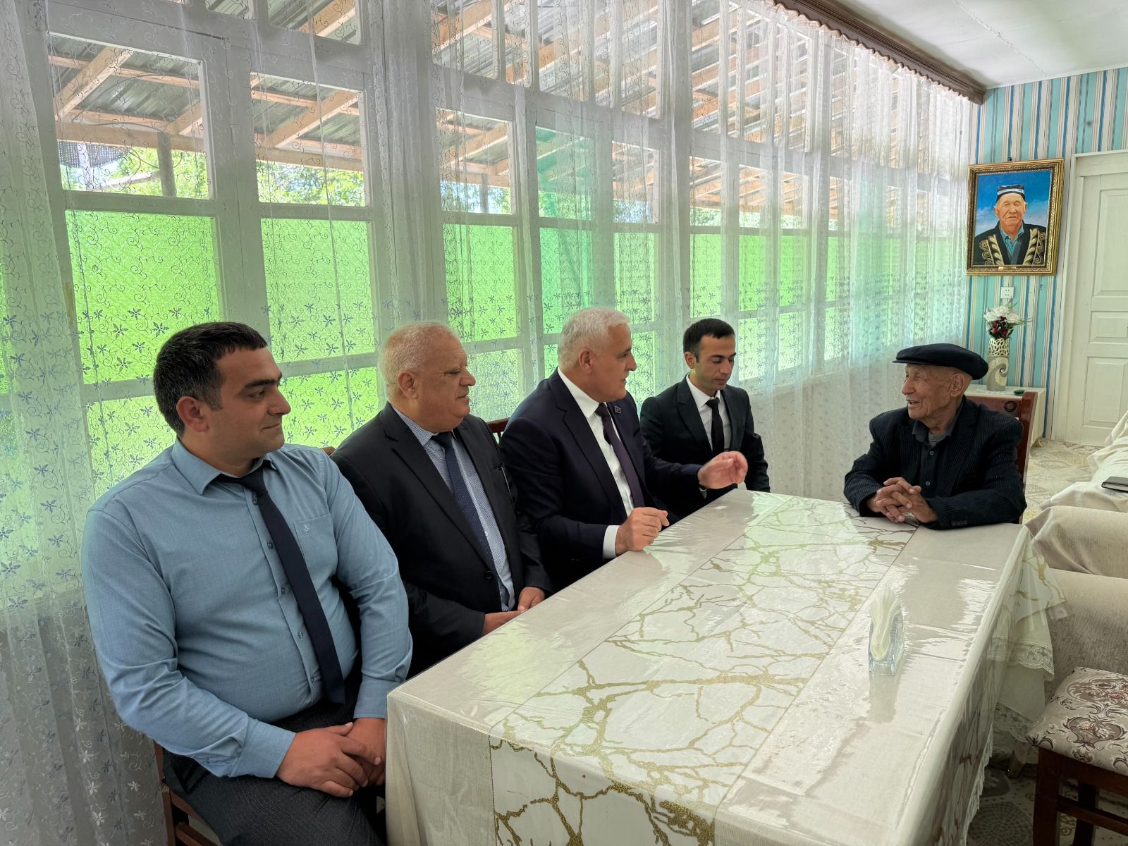 Vüqar Rəhimzadə Ordubadda şəhid ailələrini və Culfada 100 yaşlı sakini evlərində ziyarət edib (FOTO)