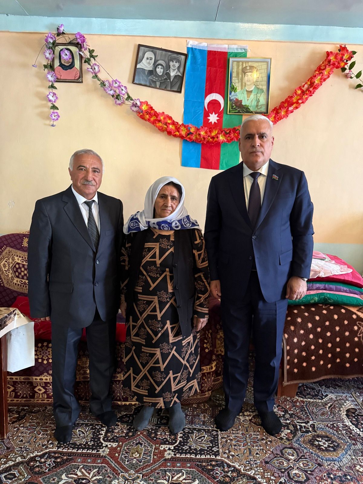Vüqar Rəhimzadə Ordubadda şəhid ailələrini və Culfada 100 yaşlı sakini evlərində ziyarət edib (FOTO)