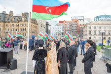 Kanada parlamentinin önündə Azərbaycan bayrağı qaldırılıb