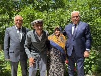 Vüqar Rəhimzadə Ordubadda şəhid ailələrini və Culfada 100 yaşlı sakini evlərində ziyarət edib (FOTO)