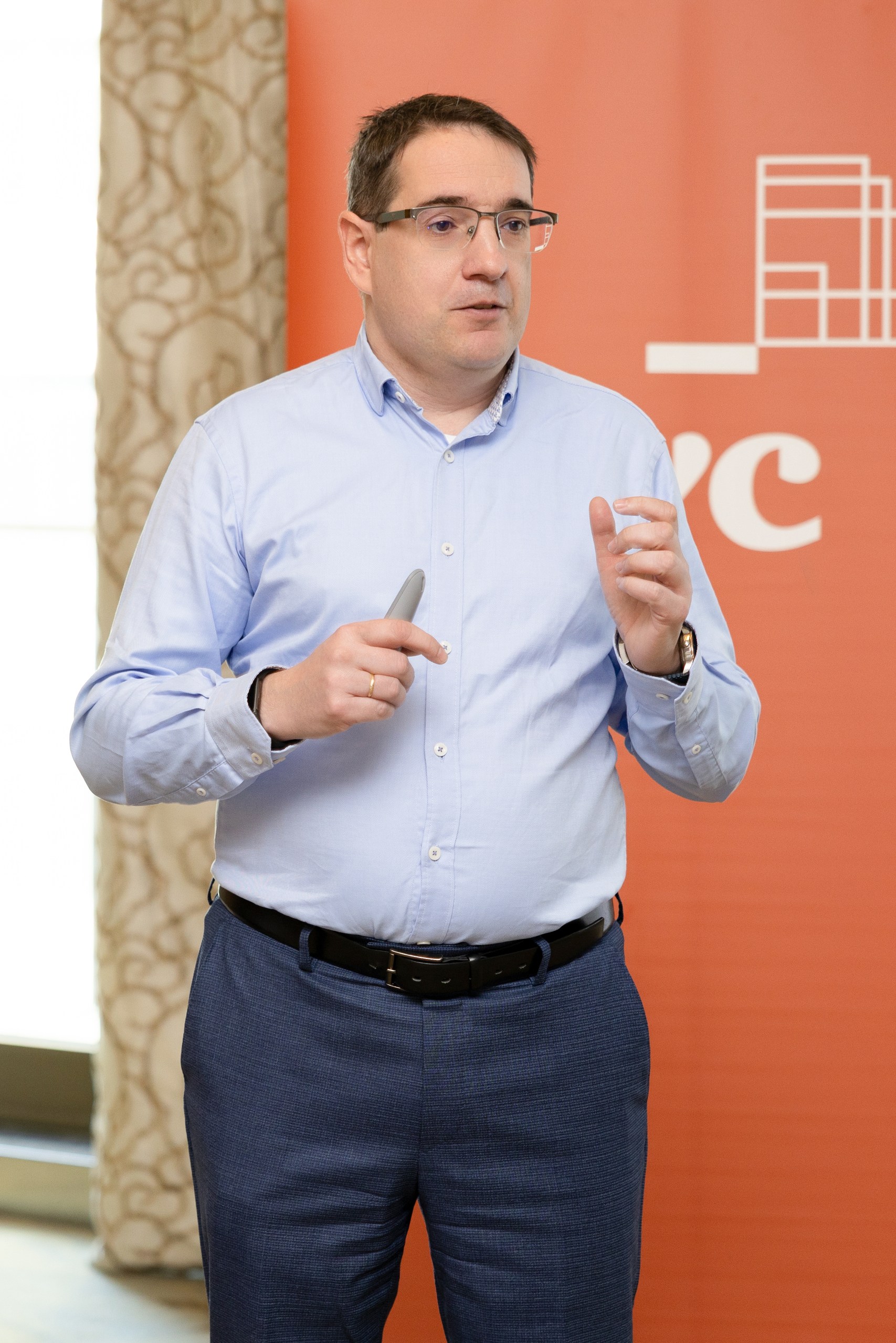 PwC Azərbaycan rəhbər işçilər üçün BMHS və Dayanıqlı İnkişaf Hesabatlılığı sahəsində ən son yeniliklərə dair eksklüziv təlim keçirib (FOTO)