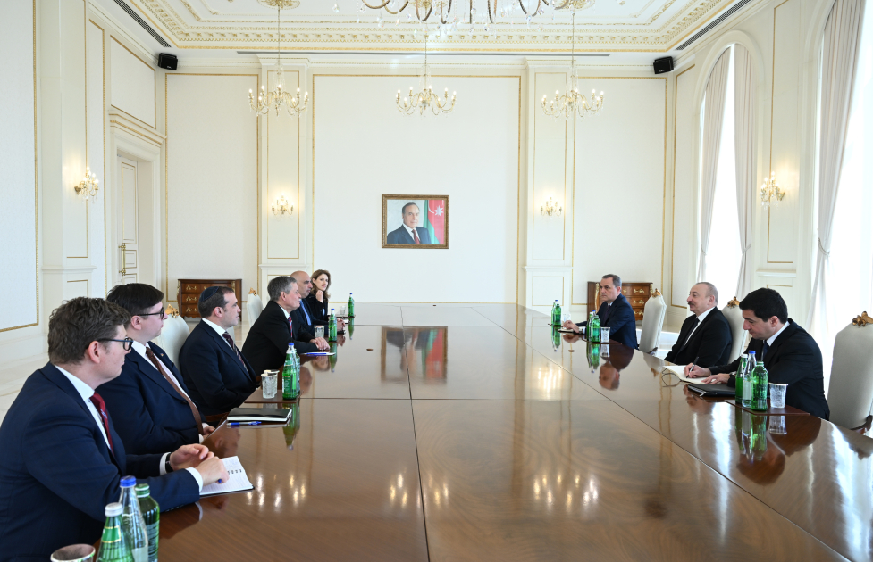 Prezident İlham Əliyev ABŞ Senatının Xarici Əlaqələr Komitəsinin üzvünü qəbul edib (FOTO/VİDEO) (YENİLƏNİB)
