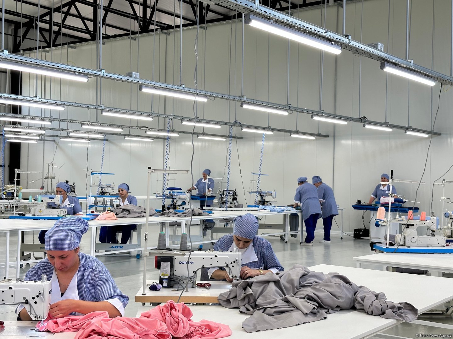 Laçınlıların çalışdığı “LATIFA” tikiş fabrikində gündə 2 min tekstil məhsulu istehsal olunacaq (FOTO)