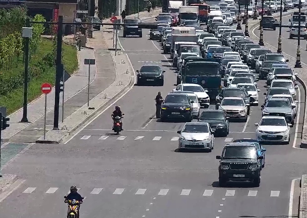 Bakıda yol-nəqliyyat hadisəsi tıxaca səbəb olub