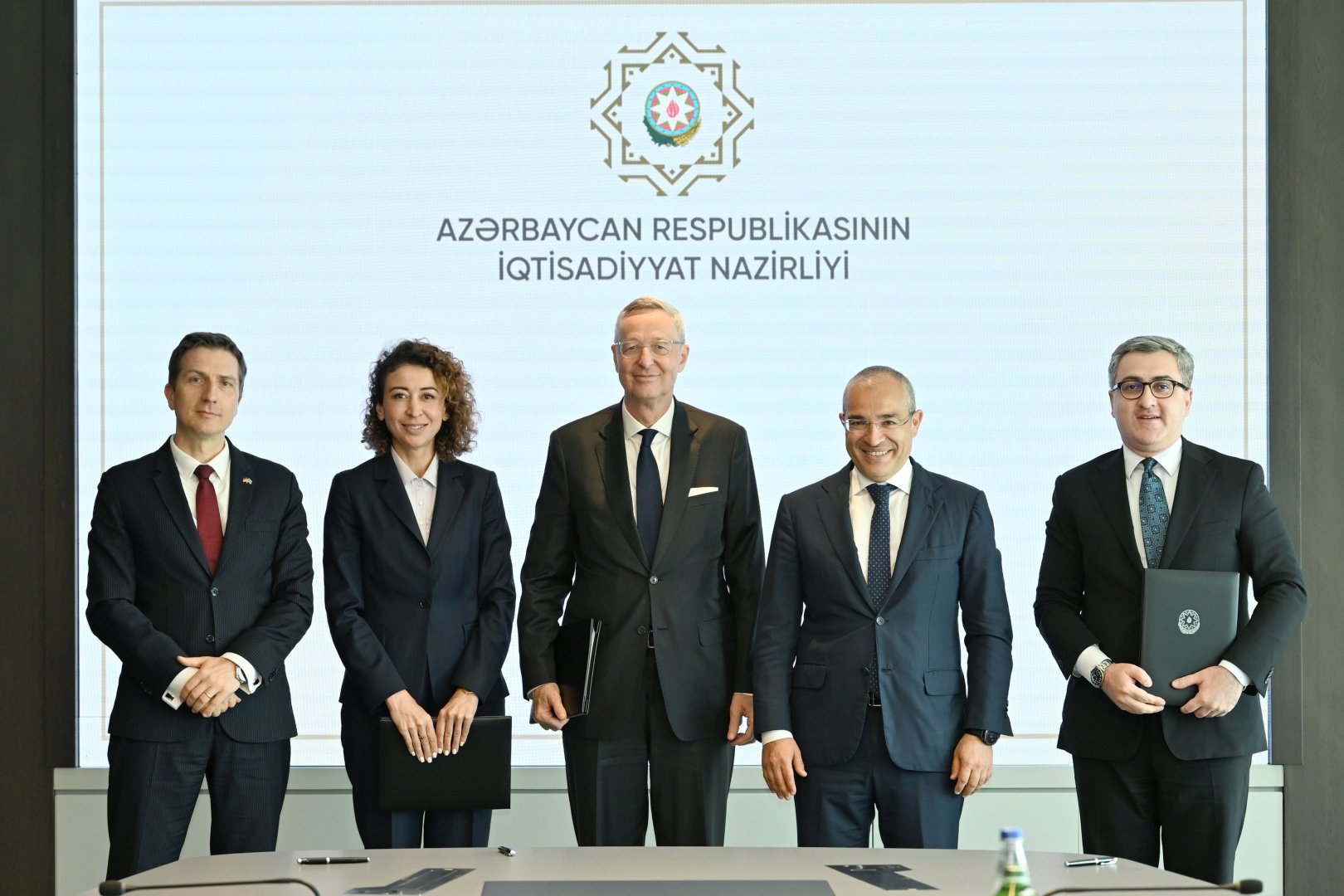 Azərbaycan və Almaniya şirkətləri arasında əlaqələrin genişləndirilməsi üzrə yol xəritəsi imzalanıb (FOTO)
