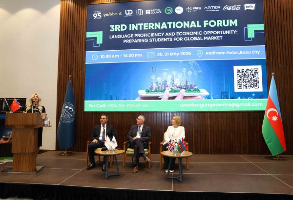 UNEC-də III Xarici Dil Müəllimləri Forumu keçirilib (FOTO)