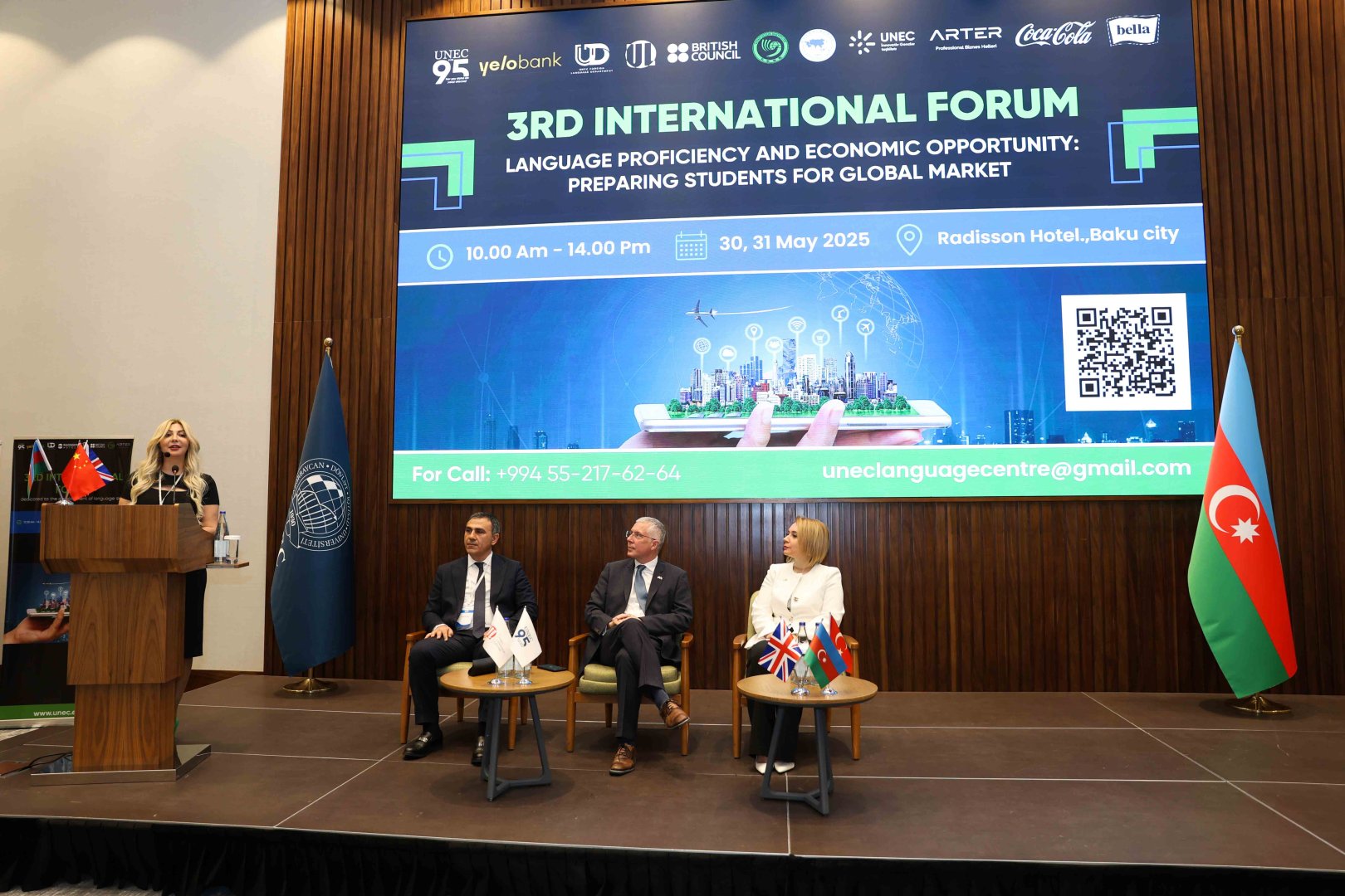 UNEC-də III Xarici Dil Müəllimləri Forumu keçirilib (FOTO)