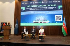 UNEC-də III Xarici Dil Müəllimləri Forumu keçirilib (FOTO)