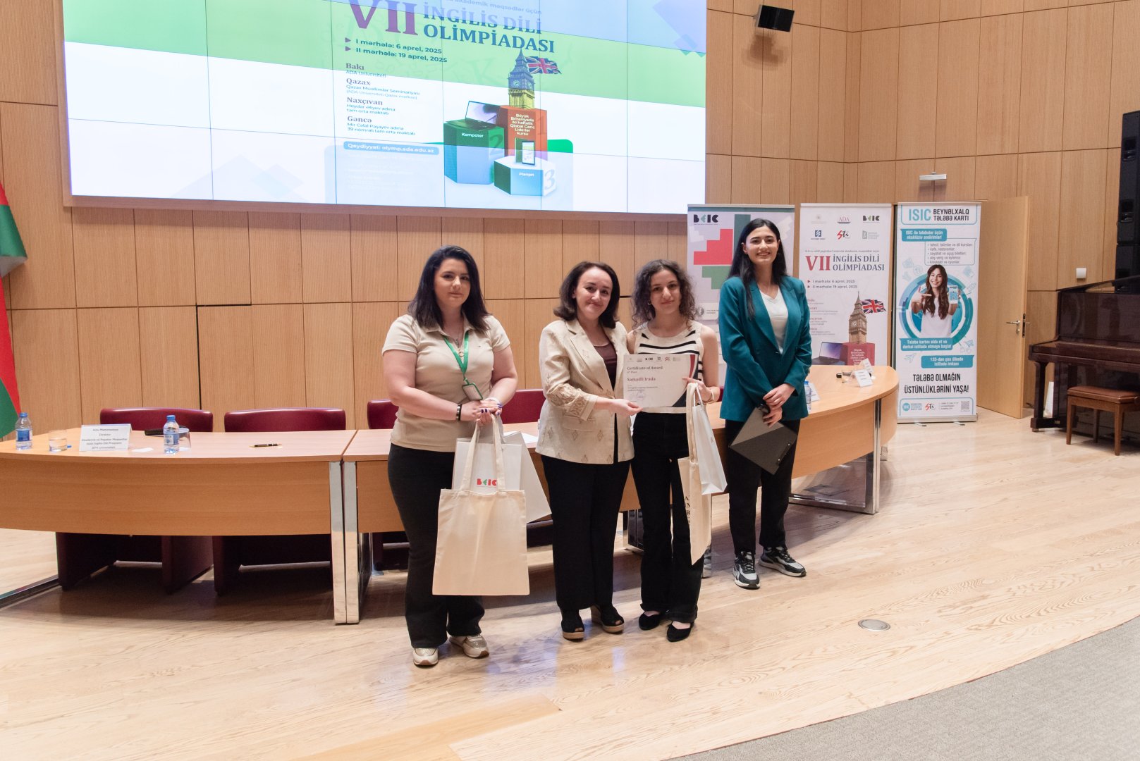 ADA Universitetində VII İngilis Dili Olimpiadasının qalibləri mükafatlandırılıblar (FOTO)
