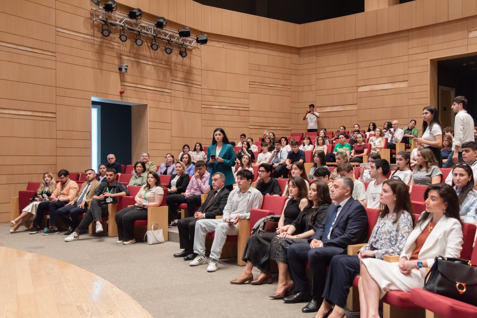ADA Universitetində VII İngilis Dili Olimpiadasının qalibləri mükafatlandırılıblar (FOTO)