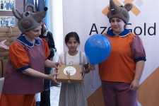 “AzerGold” QSC Daşkəsən şəhərində uşaqlar üçün səyyar kukla tamaşası təşkil edib (FOTO/VİDEO)
