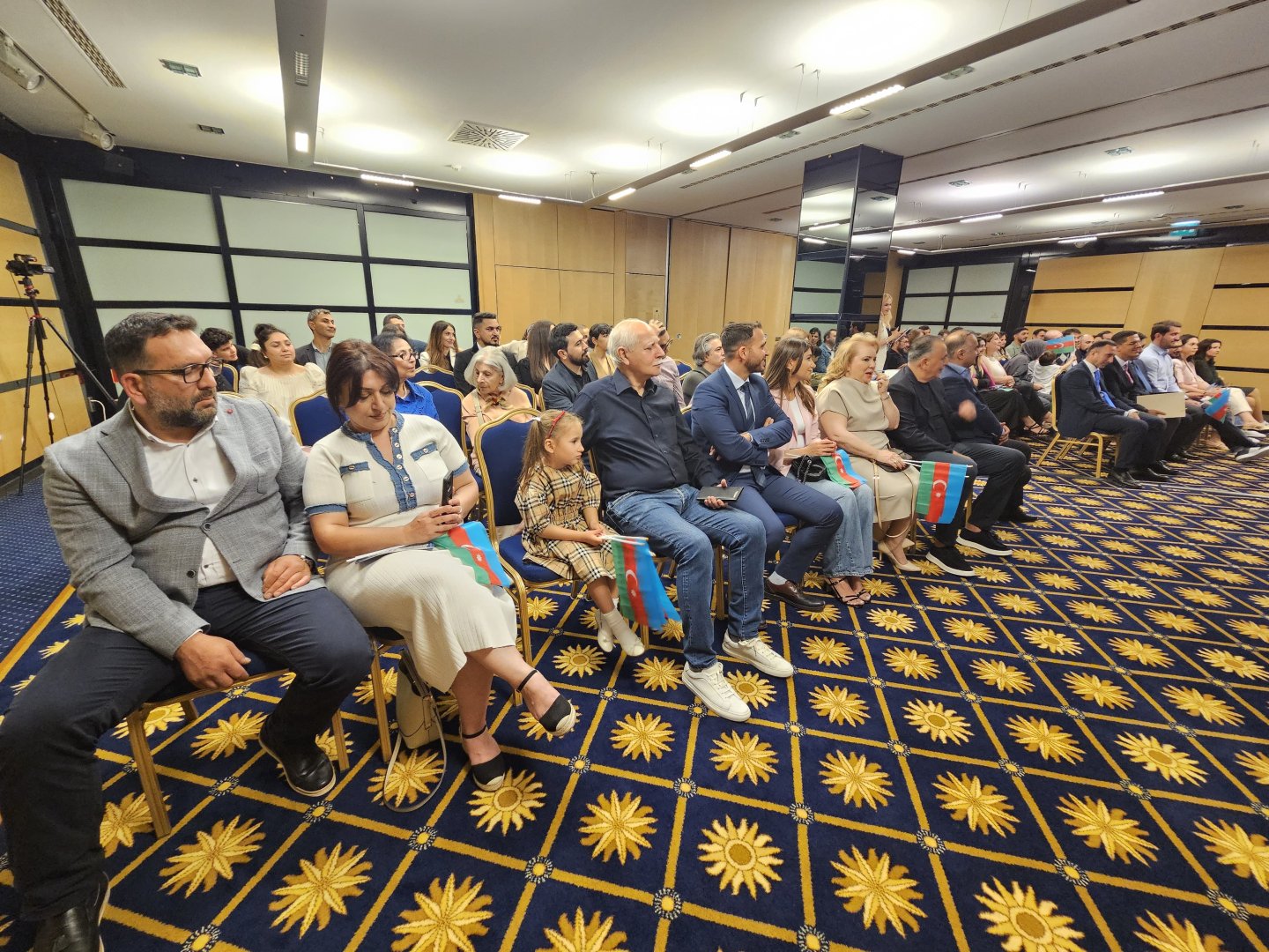 Lüksemburq azərbaycanlıları ilə görüş keçirilib (FOTO)