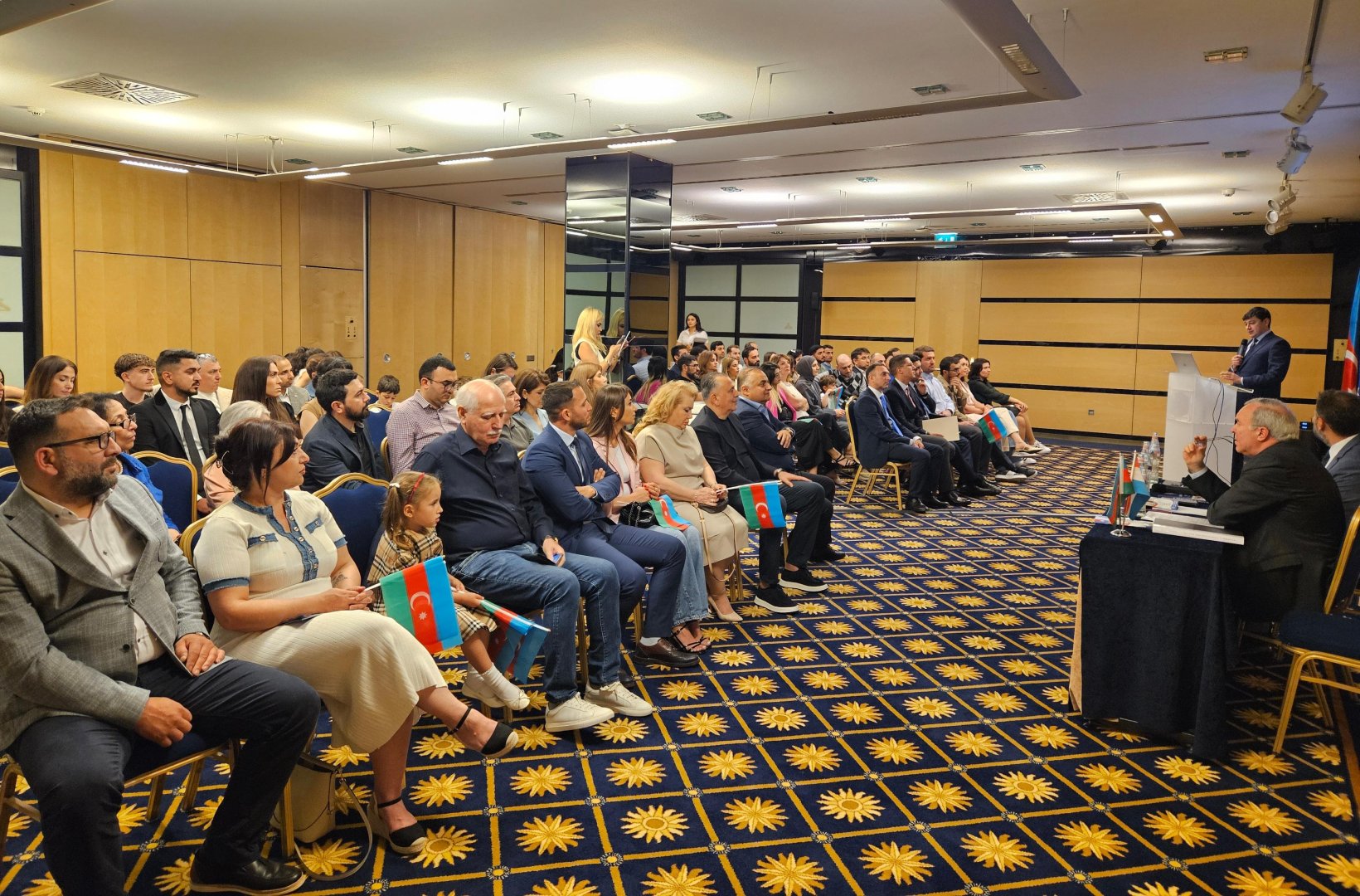 Lüksemburq azərbaycanlıları ilə görüş keçirilib (FOTO)