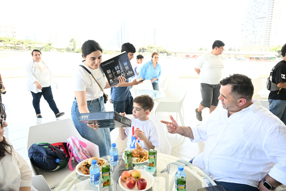 Heydər Əliyev Mərkəzinin parkında Uşaq festivalı keçirilib (FOTO)